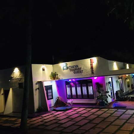 Bathiya Tourist Guest Anuradhapura Hotel Bagian luar foto