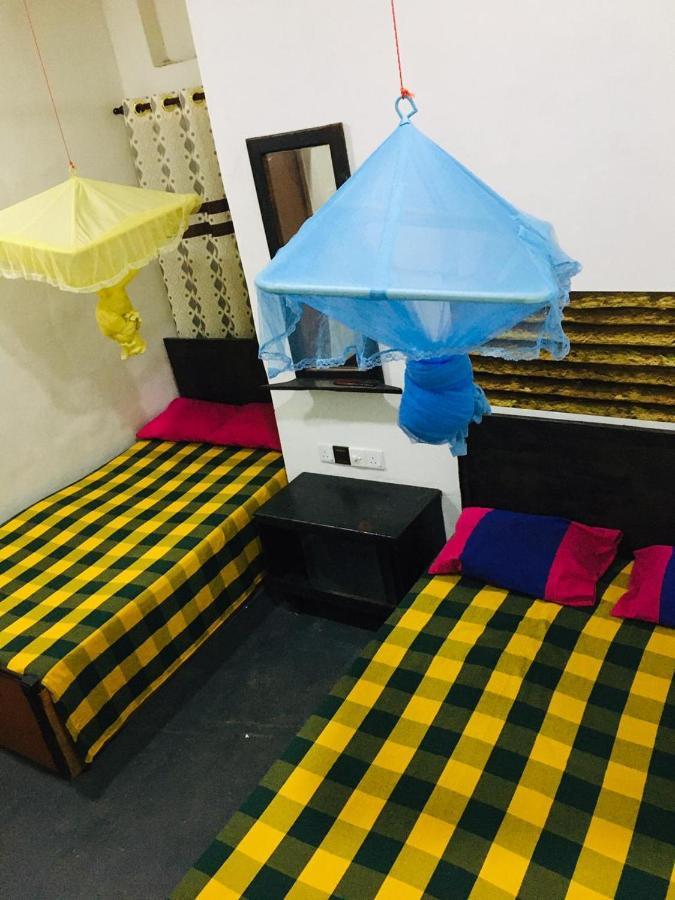 Bathiya Tourist Guest Anuradhapura Hotel Bagian luar foto