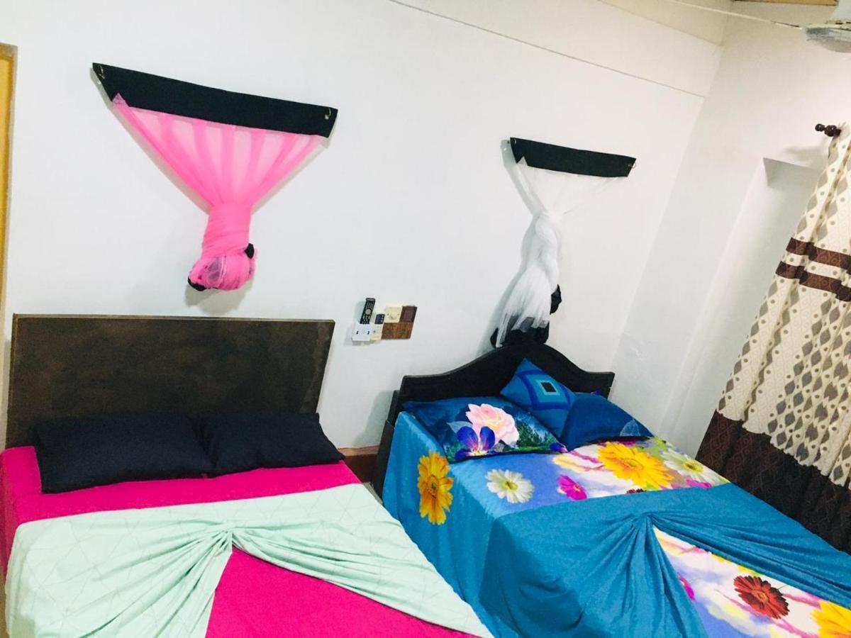 Bathiya Tourist Guest Anuradhapura Hotel Bagian luar foto