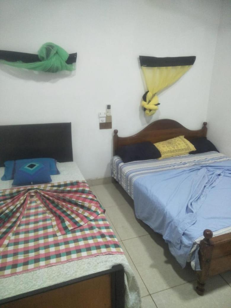 Bathiya Tourist Guest Anuradhapura Hotel Bagian luar foto
